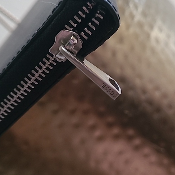 NEW Fossil Black 100% Leather iPad Zip Around Tech Easel Case SL4801 $95 - Picture 7 of 8